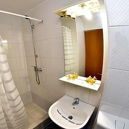 Victoria Hotel 3*