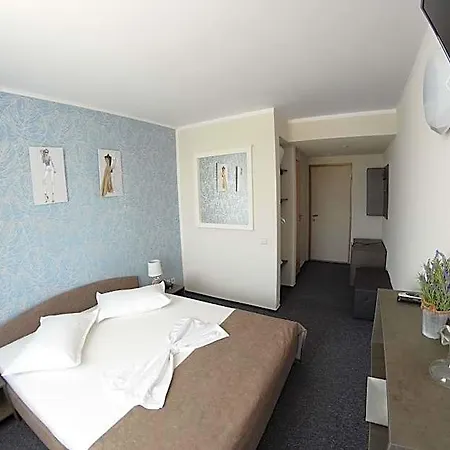 Victoria Hotel 3*