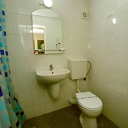 Victoria Hotel 3*